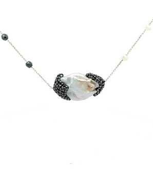 18KT Gold Elegant Black Necklace