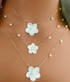 18KT Gold White Flower Necklace With Pearls