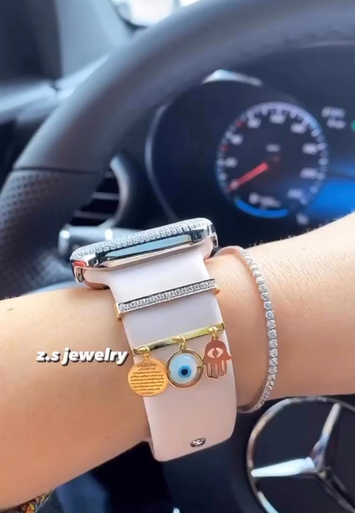 Silver apple watch sales with gold jewelry